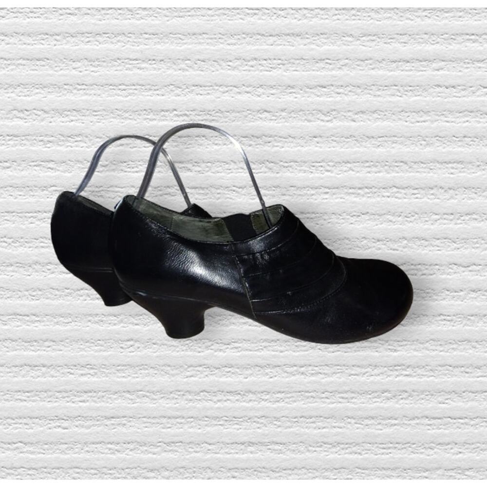 Portlandia Black leather slip on shoes size 8.5